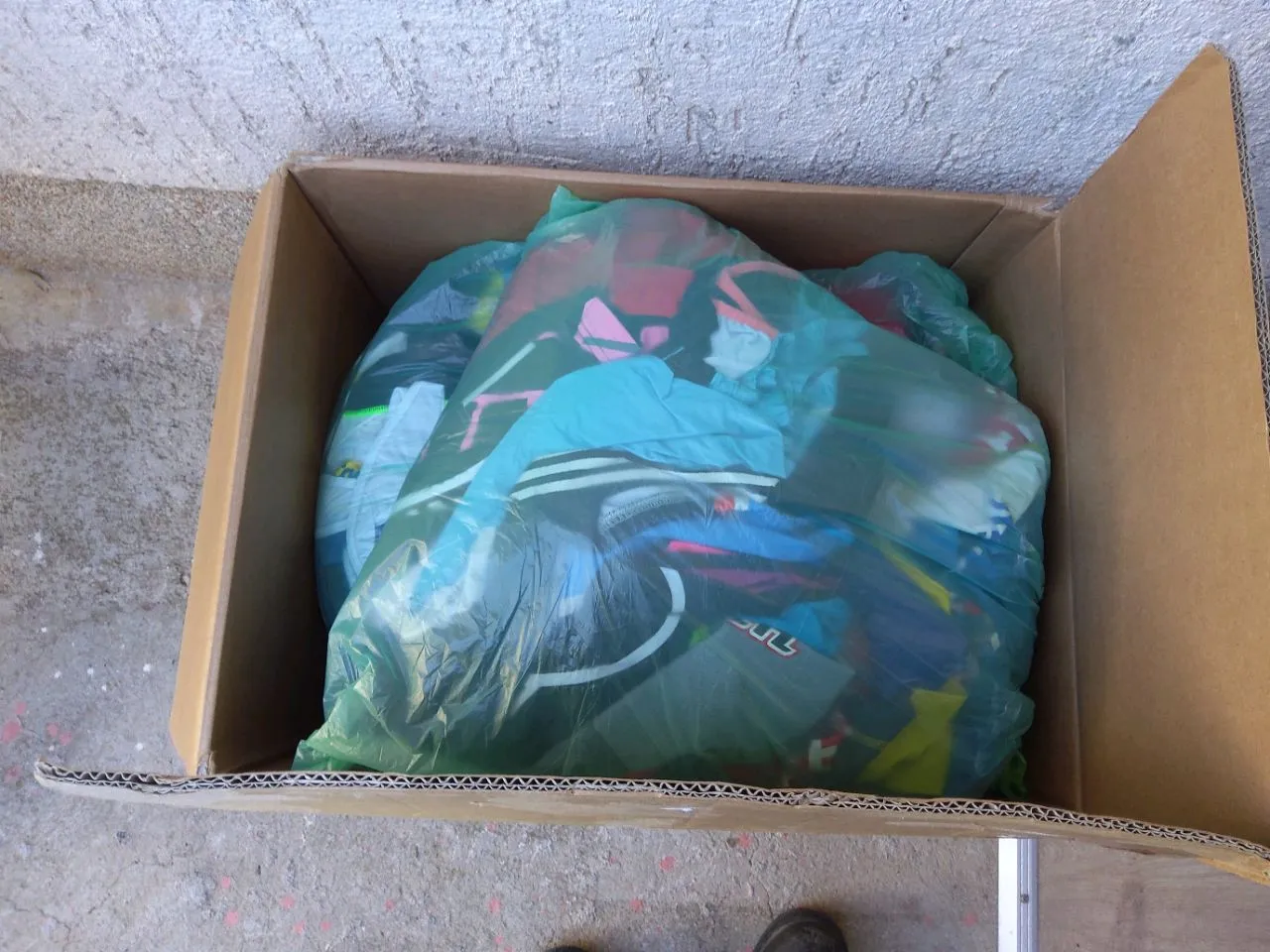 18kg Bundled in Box Unsorted Cycling Kit Items Jerseys Bibs Jackets